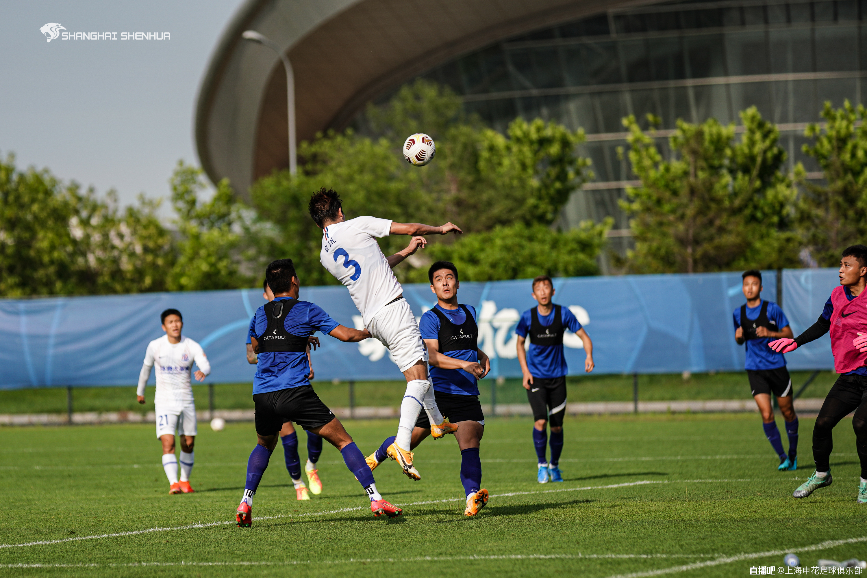 AYX体育赛事-瓦朗谢纳队形势艰难，需全队共同努力的简单介绍
