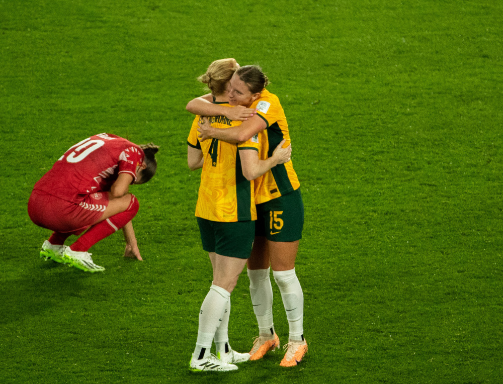 爱游戏-关于世界杯比赛盛况：澳大利亚队惊险胜出逆袭晋级八强的信息