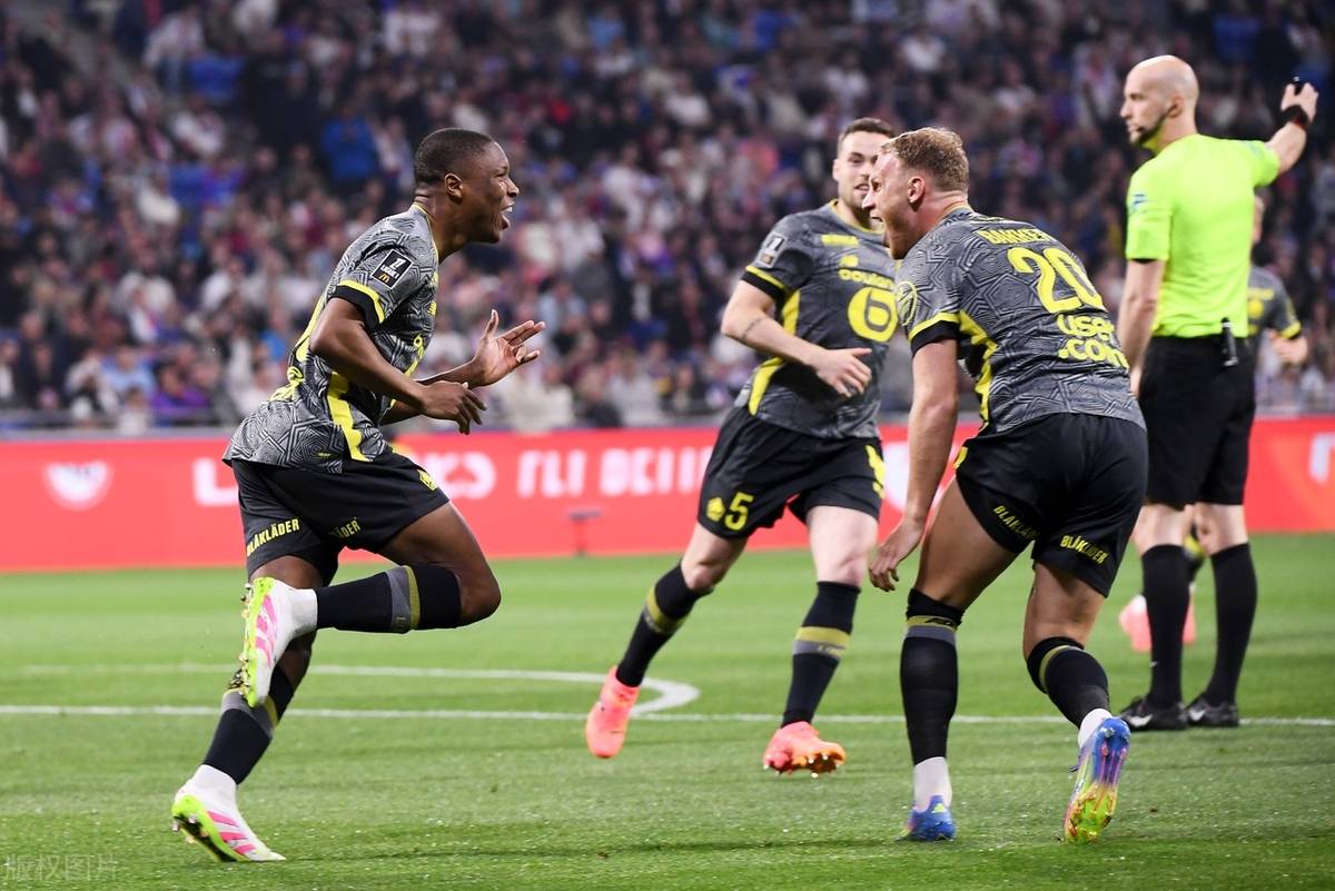 里昂客场取胜,法甲联赛前四位置稳固 里昂客场取胜,法甲联赛前四位置稳固