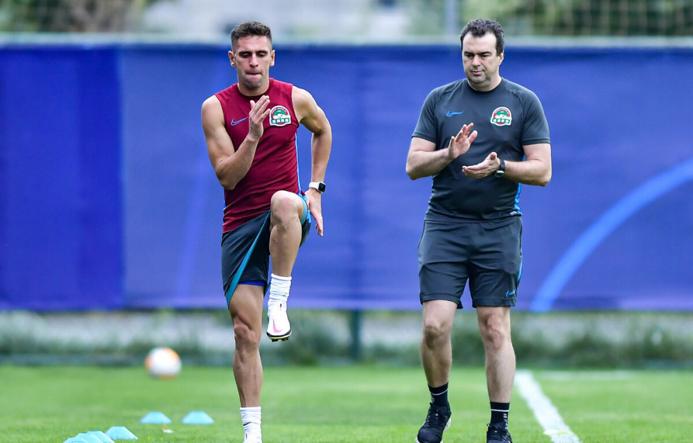 AYXapp下载-包含河南建业队遭遇连败，教练组开始紧急调整战术的词条