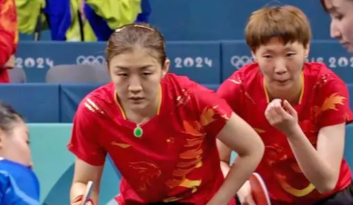 爱游戏在线-比赛中女运动员表现出色，助球队取得胜利的简单介绍