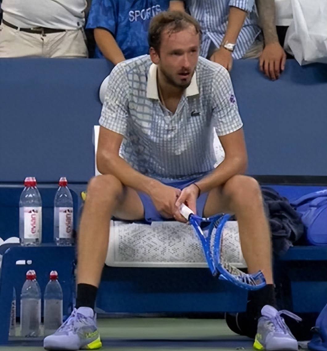 爱游戏-温网翻盘法网，梅德韦杰夫扛起全队的简单介绍