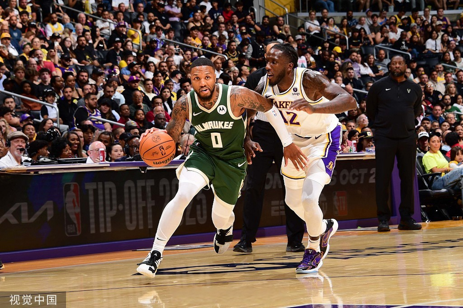 关于湖人B队完胜雄鹿B队，浓眉惊艳世界的信息