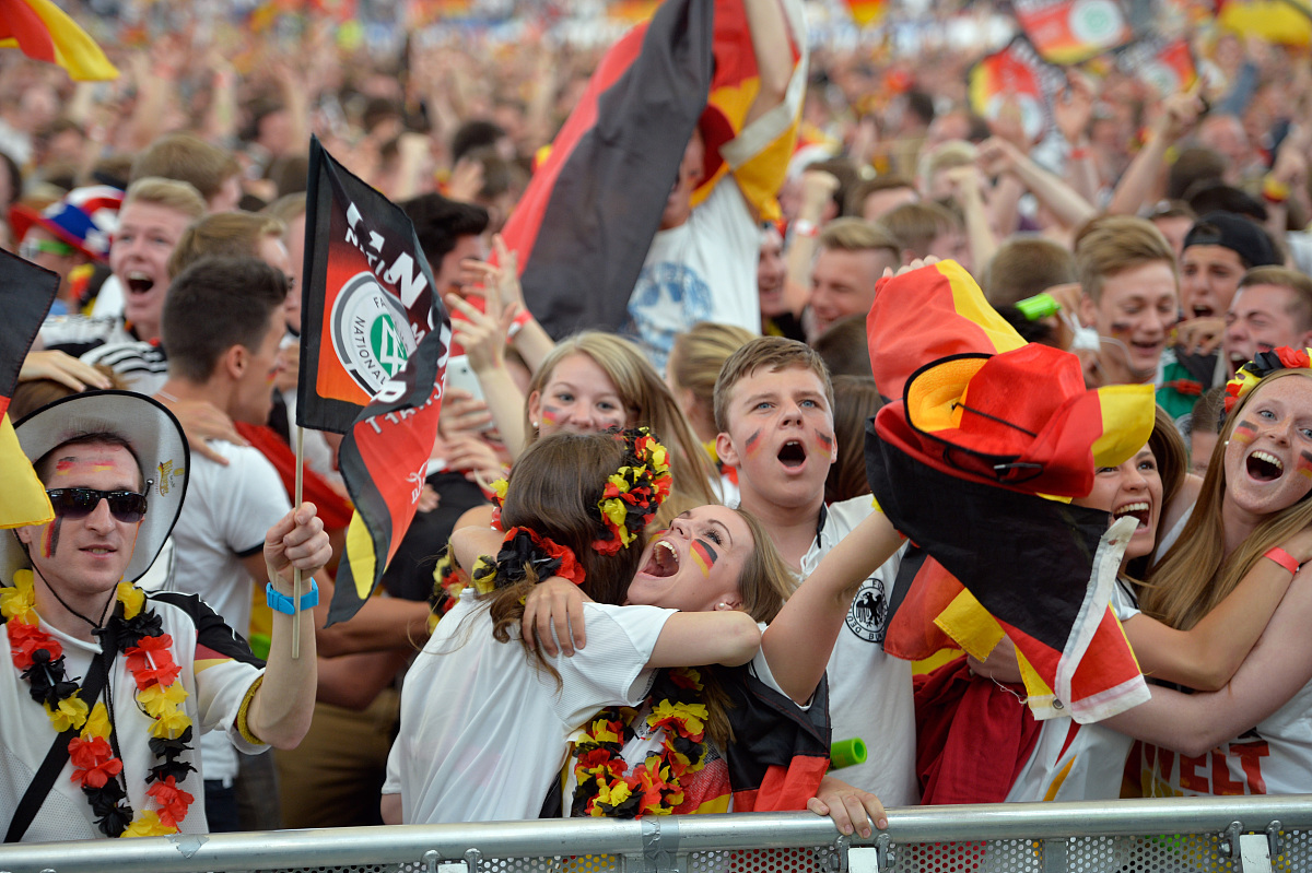 爱游戏官网-包含塞尔维亚胜北爱尔兰，葡萄牙深陷欧洲杯预选赛泥潭的词条