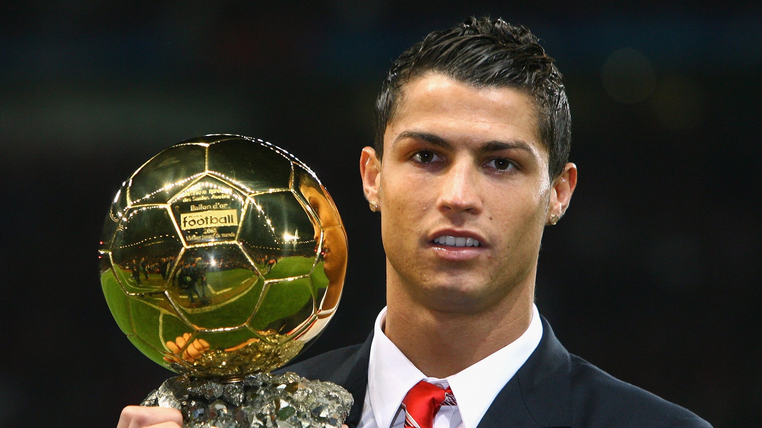 欧冠淘汰赛之夜,苏亚雷斯进攻端无人可挡