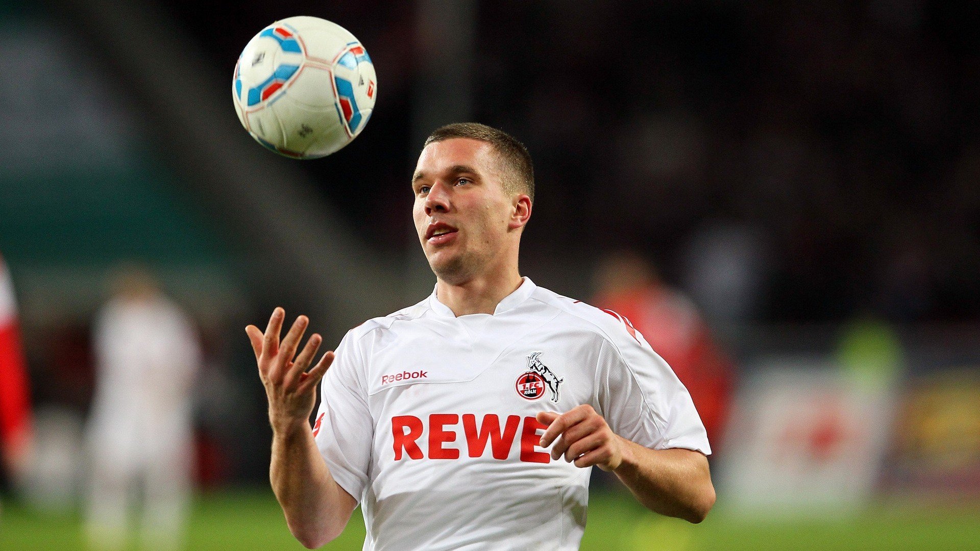 街道上的红色闪电,霍勒迪F1之夜惊艳四座